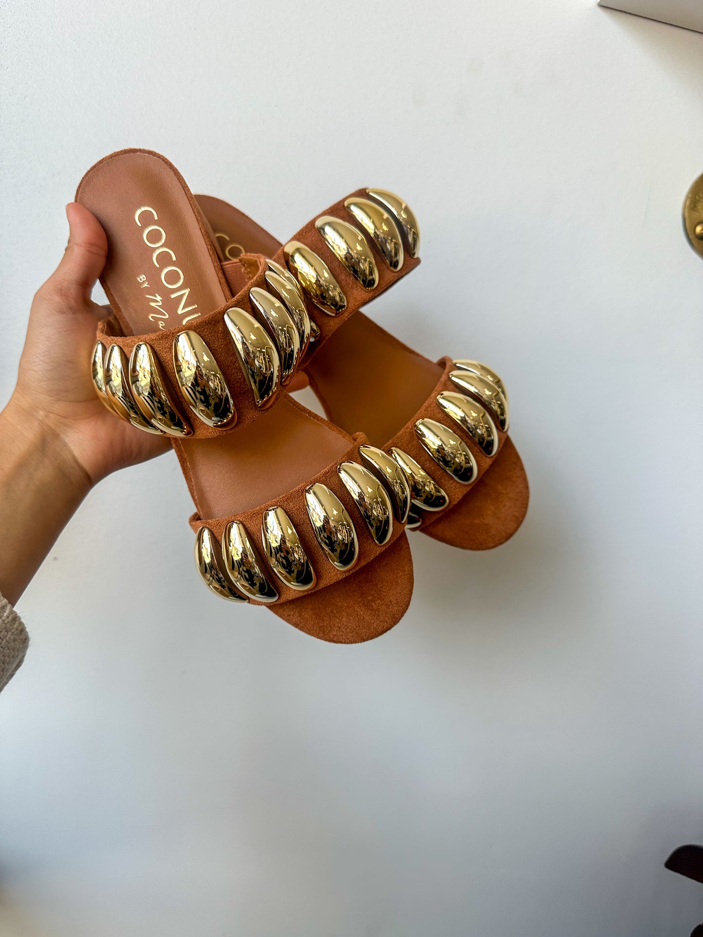 DOME METALLIC SANDAL