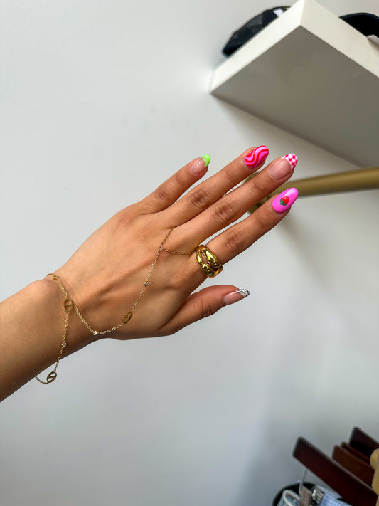 DIAMOND HAND CHAIN